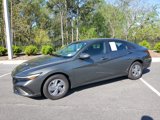 Used 2024 Hyundai Elantra SE image 2