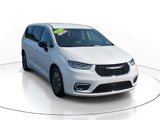 Used 2024 Chrysler Pacifica Select image 4