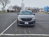 Used 2019 Dodge Grand Caravan SE image 2