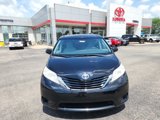 Used 2017 Toyota Sienna LE image 2