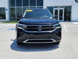 Certified 2022 Volkswagen Taos SE image 2
