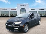 New 2025 Chrysler Pacifica Select image 2