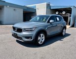 Used 2022 Volvo XC40 T5 Momentum image 3