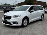 Used 2023 Chrysler Pacifica Touring-L image 3
