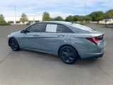 Used 2022 Hyundai Elantra SEL w/ Convenience Package image 3