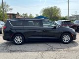 Used 2022 Chrysler Pacifica Touring-L image 2