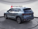 Used 2025 Volkswagen Taos SE w/ Panoramic Sunroof Package image 3