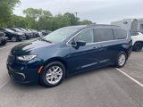 Used 2022 Chrysler Pacifica Touring-L image 2