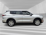 Used 2024 Mitsubishi Outlander ES image 3