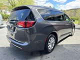 Used 2018 Chrysler Pacifica Touring-L image 5