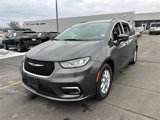 Used 2022 Chrysler Pacifica Touring-L image 2