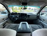Used 2005 Chevrolet Avalanche Z66 w/ Preferred Equipment Group image 2