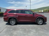 Used 2017 Toyota Highlander XLE image 4