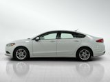 Used 2018 Ford Fusion SE image 2