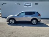 Used 2018 Nissan Rogue SV image 2