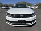 Used 2017 Volkswagen Jetta SE image 2