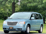 Used 2009 Chrysler Town & Country Touring image 4