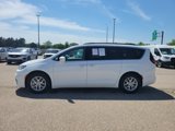 Used 2022 Chrysler Pacifica Touring-L image 2
