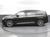 Used 2017 Chrysler Pacifica Limited image 3