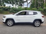 Used 2024 Jeep Compass Latitude image 4