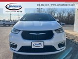 Used 2023 Chrysler Pacifica Touring-L image 2