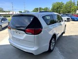 Used 2017 Chrysler Pacifica Touring-L w/ Tire & Wheel Group image 5