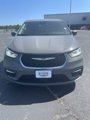 Used 2022 Chrysler Pacifica Touring-L w/ Uconnect Theater Family Group image 2