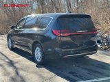 Used 2023 Chrysler Pacifica Touring-L image 3