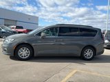 Used 2022 Chrysler Pacifica Touring-L image 5