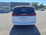 Used 2023 Chrysler Pacifica Touring-L image 5