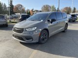 Used 2023 Chrysler Pacifica Limited w/ Uconnect Theater Family Group image 3