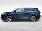 Used 2019 Toyota Highlander XLE w/ Phone Cable & Charge Package image 2