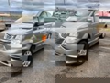 Used 2014 Chrysler Town & Country Touring image 2