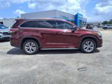 Used 2015 Toyota Highlander XLE image 2