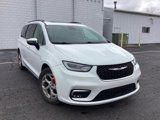 Certified 2023 Chrysler Pacifica Limited image 2