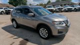 Used 2019 Nissan Rogue SV image 2