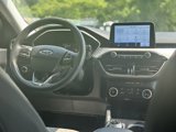 Used 2021 Ford Escape SE image 2