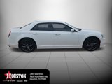 Used 2022 Chrysler 300 Touring L image 2