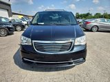 Used 2015 Chrysler Town & Country Touring-L image 4