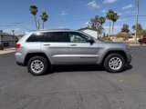 Used 2019 Jeep Grand Cherokee Laredo image 4