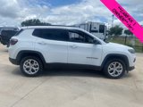 Used 2024 Jeep Compass Latitude image 2