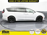 Used 2020 Chrysler Pacifica Touring-L image 6