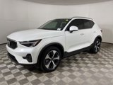 Used 2025 Volvo XC40 B5 Plus image 4