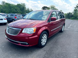 Used 2015 Chrysler Town & Country Touring image 2