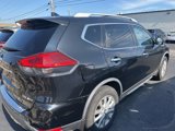 Used 2017 Nissan Rogue SV w/ Sun & Sound Touring Package image 4