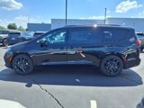 New 2025 Chrysler Pacifica Limited image 3