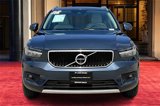Used 2022 Volvo XC40 T4 Momentum w/ Premium Package image 2