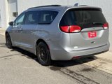 Used 2017 Chrysler Pacifica Touring-L image 4