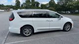 Used 2017 Chrysler Pacifica Limited image 5
