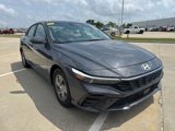 Used 2024 Hyundai Elantra SE image 3
